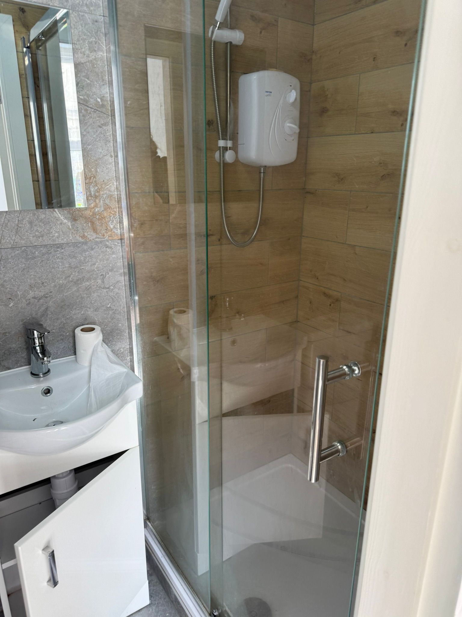 Affordable domestic cleaning Walton Liverpool with JH Domestics shower deep clean